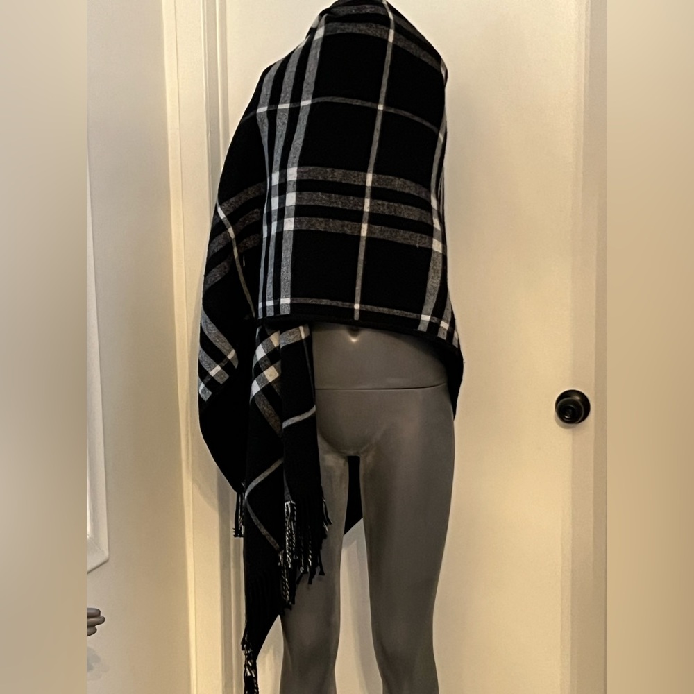 Burberry wool reversible wrap